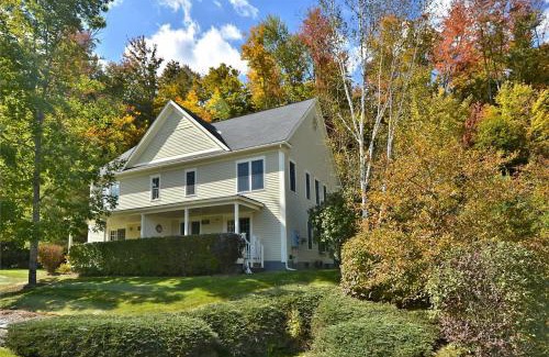 Stowe Area Casa | Northern Lights: 3 br, fireplace, free ski shuttle, a/c, walkable Village location