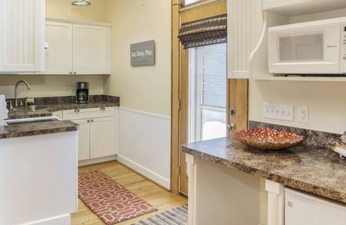 Frankfort Apartamento | Northern Michigan gem in a beautiful beach town.