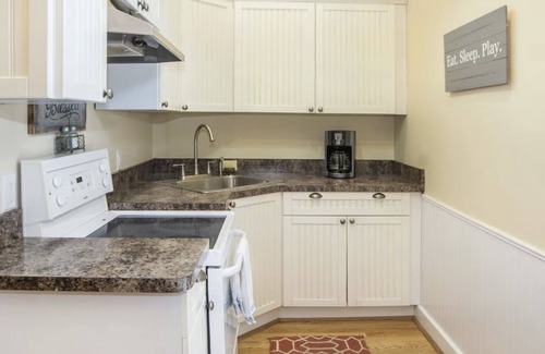 Frankfort Apartamento | Northern Michigan gem in a beautiful beach town.