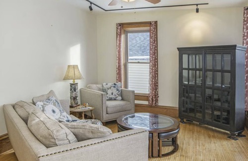 Frankfort Apartamento | Northern Michigan gem in a beautiful beach town.