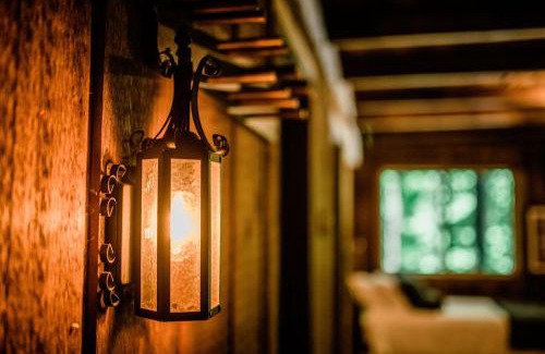 Bellaire Chalet De Esquí | Northern Nights Chalet by Wanderlust Abodes