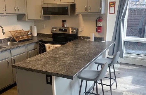 Airport Heights Community Council Apartamento | Northern Nights your Modern Home Away From Home