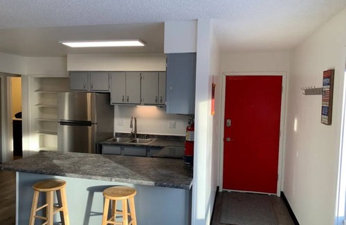 Airport Heights Community Council Apartamento | Northern Nights your Modern Home Away From Home