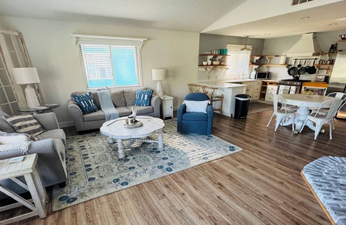 Indian River Casa | “Northern retreat in the heart of Indian River.”