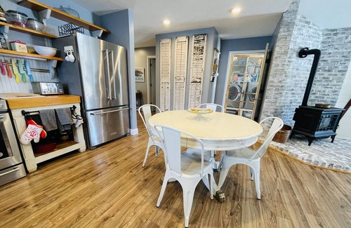 Indian River Casa | “Northern retreat in the heart of Indian River.”