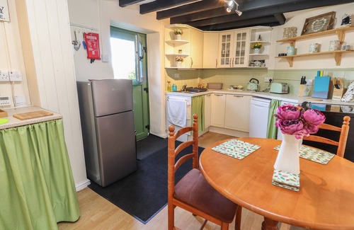 Holywell Cabaña | NORTHGATE COTTAGE, pet friendly, character holiday cottage in Caerwys