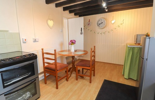 Holywell Cabaña | NORTHGATE COTTAGE, pet friendly, character holiday cottage in Caerwys