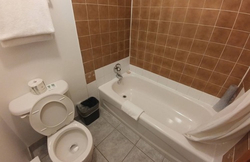Algoma District Hotel | Northlander Motel