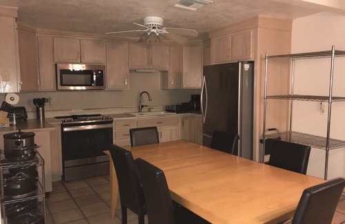 Yuma Casa | Escapada a orillas del lago Martinez North Shore, rampa / muelle privado, gancho opcional para RV