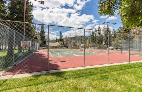 Bass Lake Casa | Northshore Lakeview Getaway