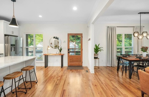 North Chattanooga Casa | Northshore Urban Hive - Spacious House with EV Charging