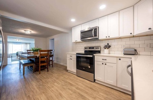Noblesville Casa | Northside Charm - Families - Backyard
