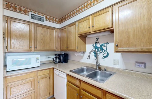 Santa Fe Condominio | Northside Hideaway with Mountain Views & Air-Conditioning | Minutes to Plaza