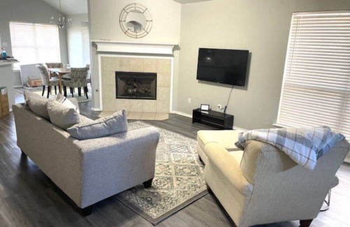 North by Northwest Casa | Northside Nest 3/2 Close to Tech