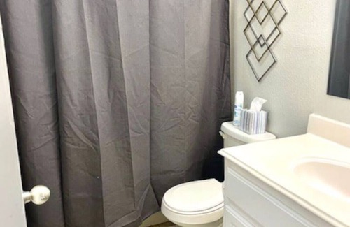 North by Northwest Casa | Northside Nest 3/2 Close to Tech
