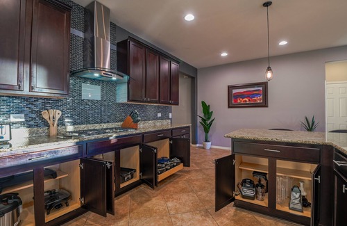 Oracle Casa | NorthWest Gem Snowbird-Friendly w/Pool Heat opt.