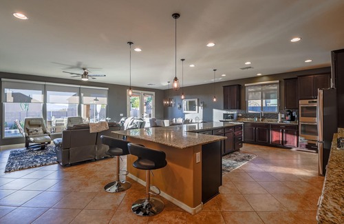Oracle Casa | NorthWest Gem Snowbird-Friendly w/Pool Heat opt.