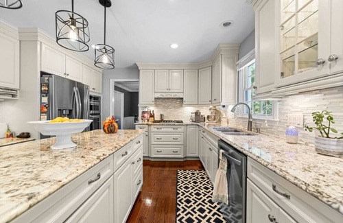 Greensboro Casa | Northwest Greensboro 5 Bed Room House