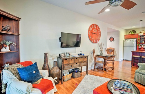 Charlevoix Casa | ¡NUEVO! Downtown Home w / Yard 0. 4 millas al lago Michigan