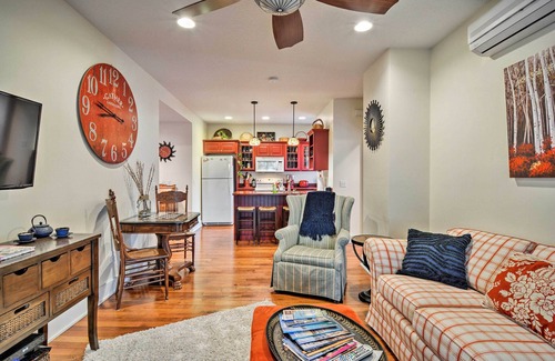 Charlevoix Casa | ¡NUEVO! Downtown Home w / Yard 0. 4 millas al lago Michigan