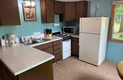 Gleason Cabina | Northwoods Cabin Escape – Scenic Harrison Hills Views & Lakeside Firepit