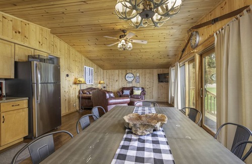 Rhinelander Cabina | Northwoods cabin on pristine Lake Thompson.