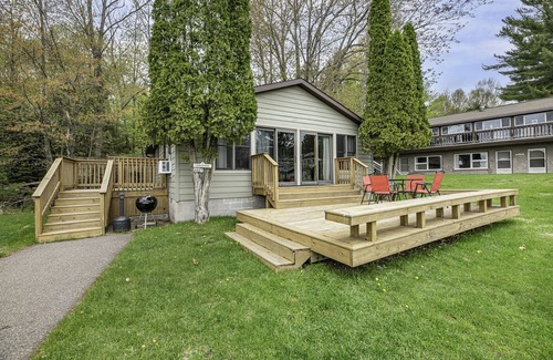 Rhinelander Cabina | Northwoods cabin on pristine Lake Thompson.
