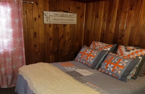 Northwoods Beach Casa | Northwoods Cabin w/Bunkhouse, Garages & located in Lake Country!