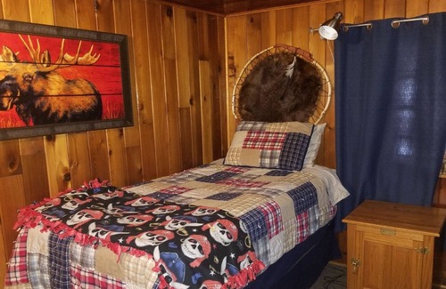 Northwoods Beach Casa | Northwoods Cabin w/Bunkhouse, Garages & located in Lake Country!