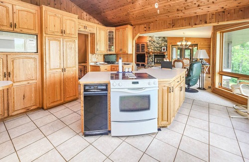 Remer Casa | Northwoods Home great for family gatherings. Beautiful screened in porch.