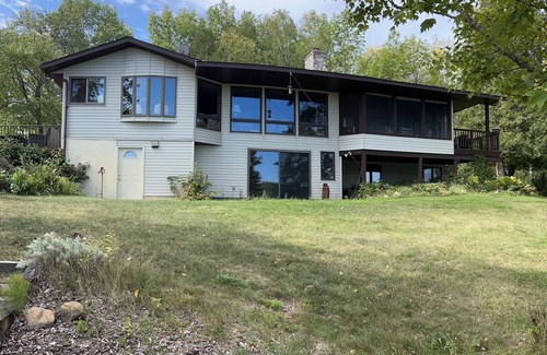 Remer Casa | Northwoods Home great for family gatherings. Beautiful screened in porch.