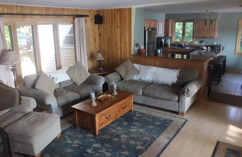 Pickerel Casa | ¡La casa del lago Northwoods crea recuerdos familiares invaluables que duran para siempre!