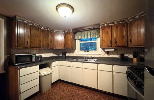 Sigel Cabaña | Northwoods Ln Cottage in Clear Creek
