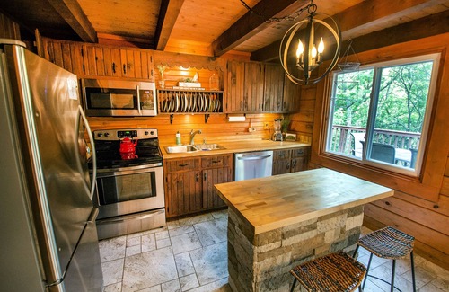 Williams Bay Casa | Northwoods of Lake Geneva. Pet-Friendly! Beach Passes included!