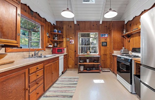 Northwood Cabina | Northwoods Serenity Charming Cabin-Perfect getaway spot