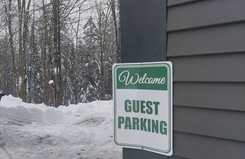 Craftsbury Apartamento | Northwoods Studio Suites minutes from Craftsbury Outdoor Center. Pet friendly!