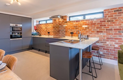 Cheltenham Cabaña | Norton Coach House - Cheltenham Spa