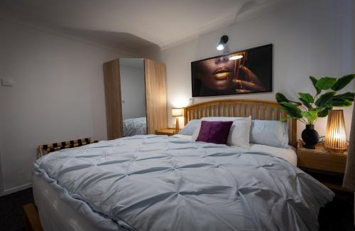 Norwich Casa | Norwich - House - Sleeps 7 - Parking - Garden