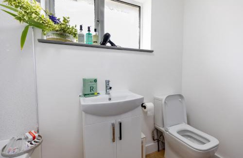 Norwich Casa | Norwich - House - Sleeps 7 - Parking - Garden