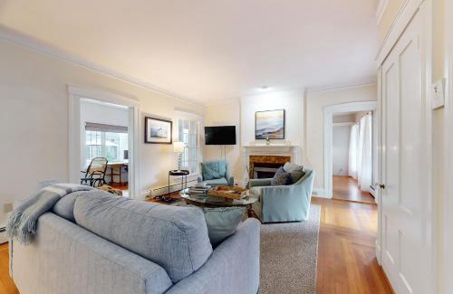 Camden Casa | Norwood Curtis House