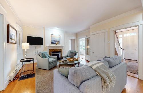 Camden Casa | Norwood Curtis House