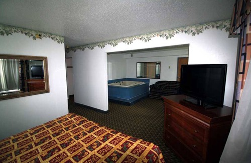 Roseville Hotel | Norwood Inn and Suites - Minneapolis-St Paul Roseville