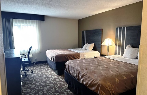Milwaukee Casa | Norwood Inn Milwaukee-Standard Queen Room With Two Queen Beds