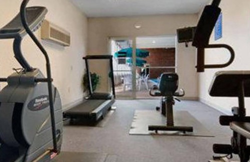 La Crosse Casa | Norwood Inn & Suites La Crosse - Standard 2 Queen Bed Non-Smoking