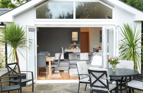 Pencoed Casa | Nos Da es una cabaña contemporánea con capacidad para cuatro personas que ofrece la escapada tranquila ideal en el sur de Gales.