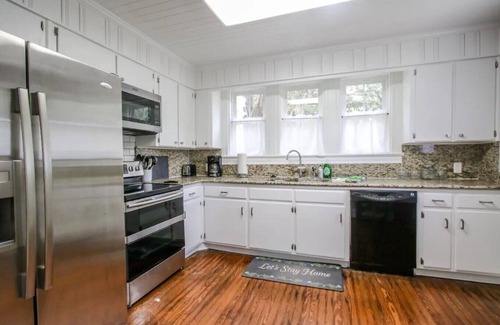 Richmond Hill Casa | Nosey-Huge, Historic Richmond Hill Home for 7