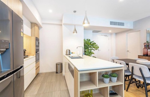 South Perth Apartamento | Modern luxury apartment with pool, gym, sauna. 160m to Swan River Foreshore