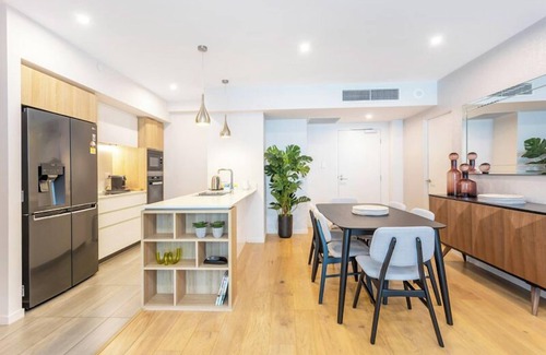 South Perth Apartamento | Modern luxury apartment with pool, gym, sauna. 160m to Swan River Foreshore