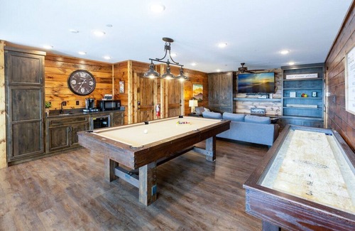 Gatlinburg Cabina | Luxury Lodge, Spectacular Views -FIRE PIT