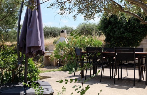 Fontes Villa | Tranquila casa sin vis-à-vis, gran piscina privada, a 30 minutos del mar.